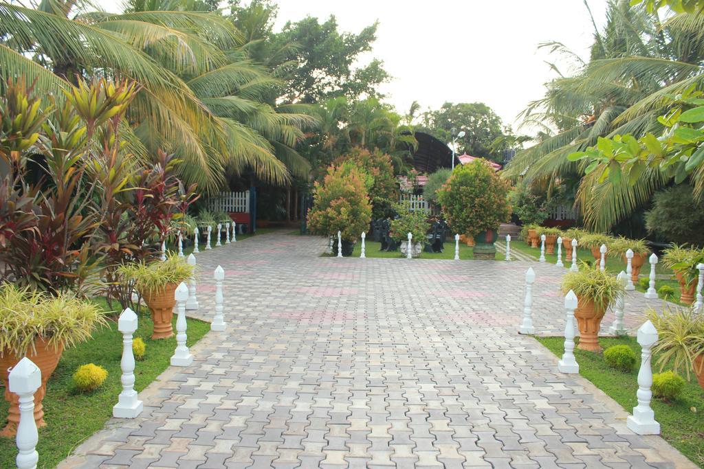 טרינקומאלה Jkab Park Hotel מראה חיצוני תמונה