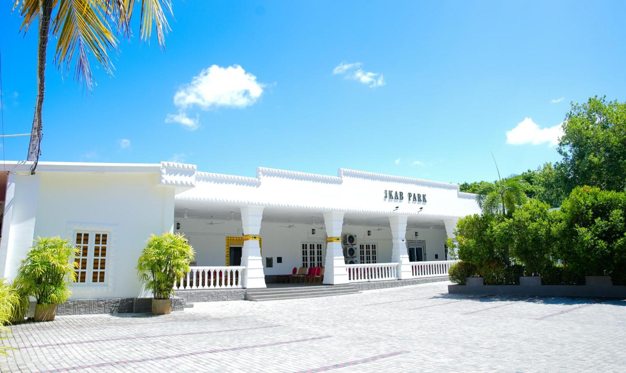 טרינקומאלה Jkab Park Hotel מראה חיצוני תמונה