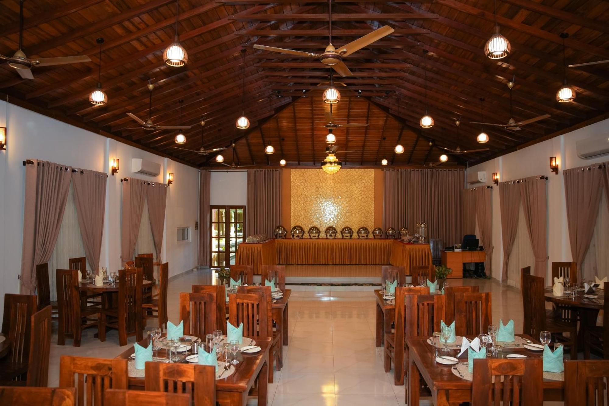 טרינקומאלה Jkab Park Hotel מראה חיצוני תמונה