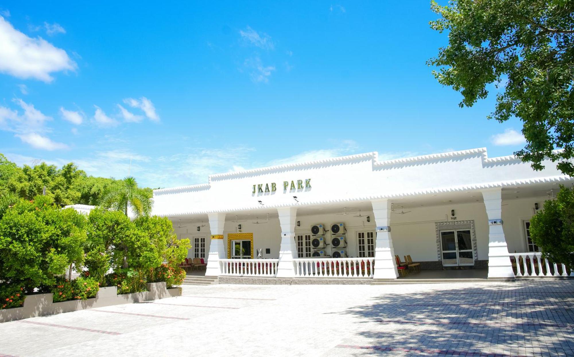 טרינקומאלה Jkab Park Hotel מראה חיצוני תמונה