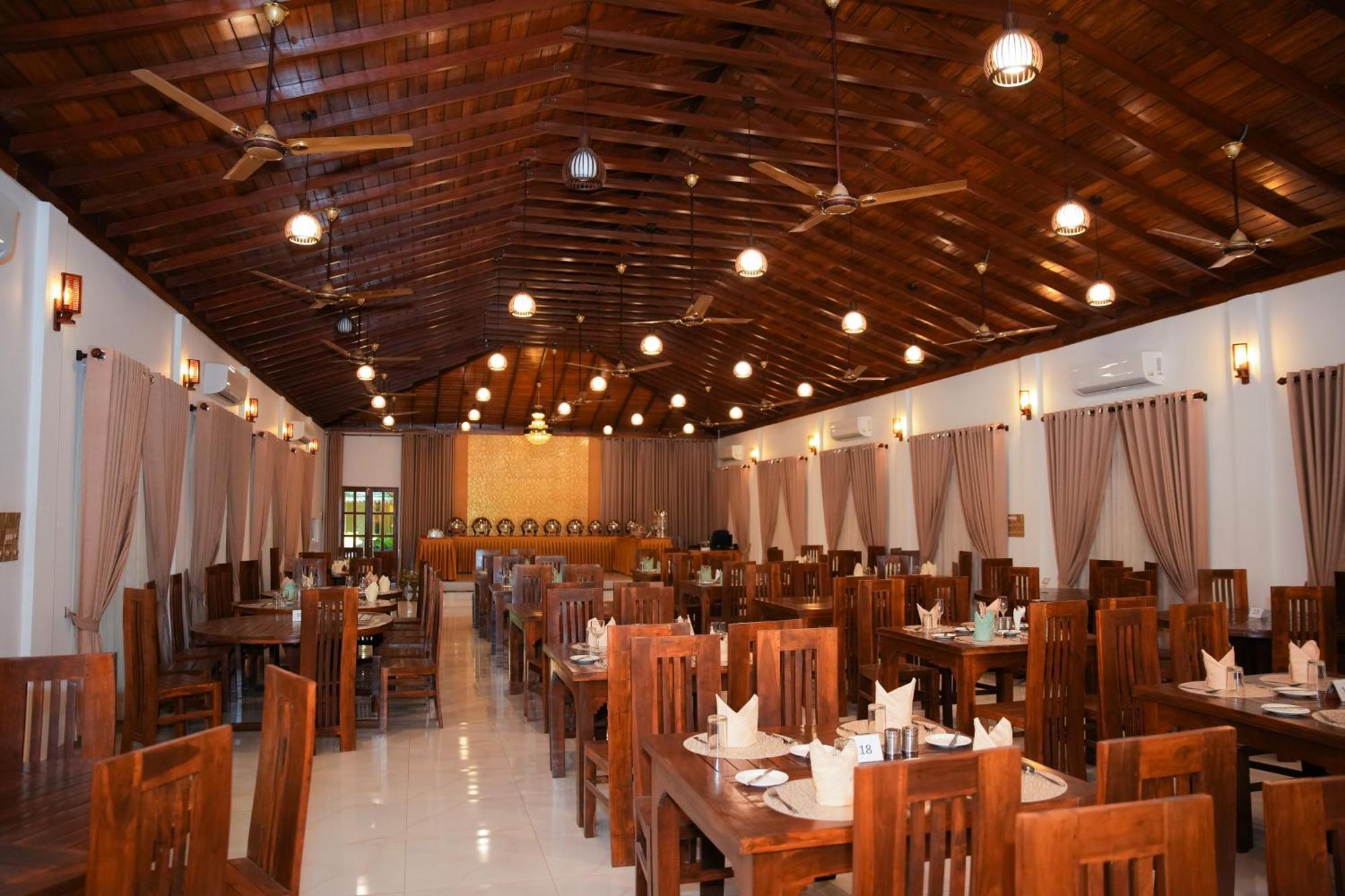טרינקומאלה Jkab Park Hotel מראה חיצוני תמונה