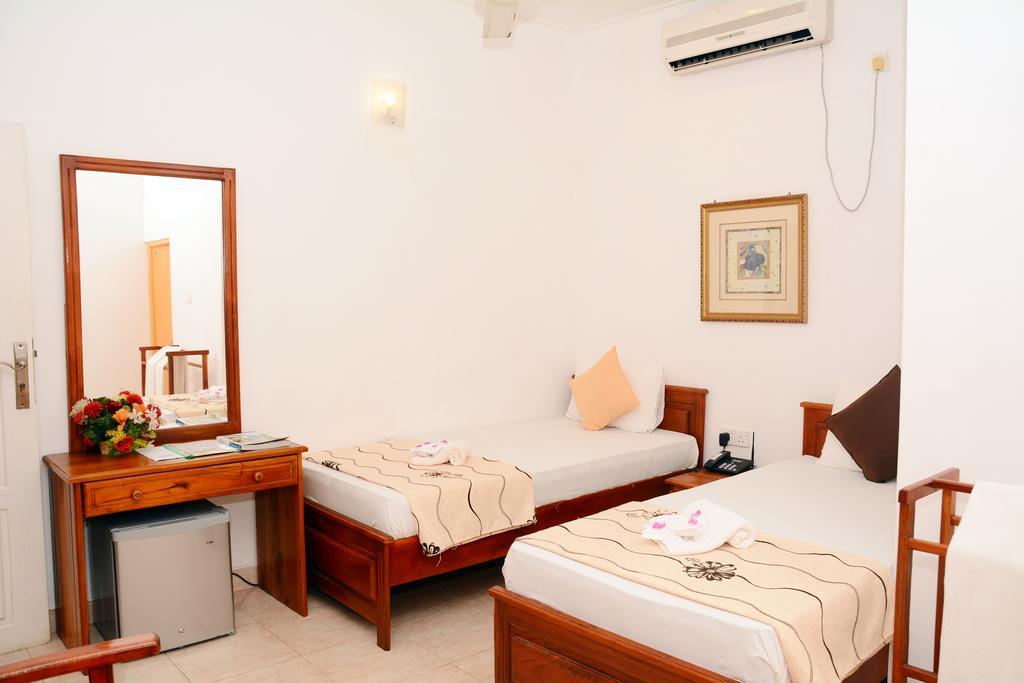 טרינקומאלה Jkab Park Hotel מראה חיצוני תמונה
