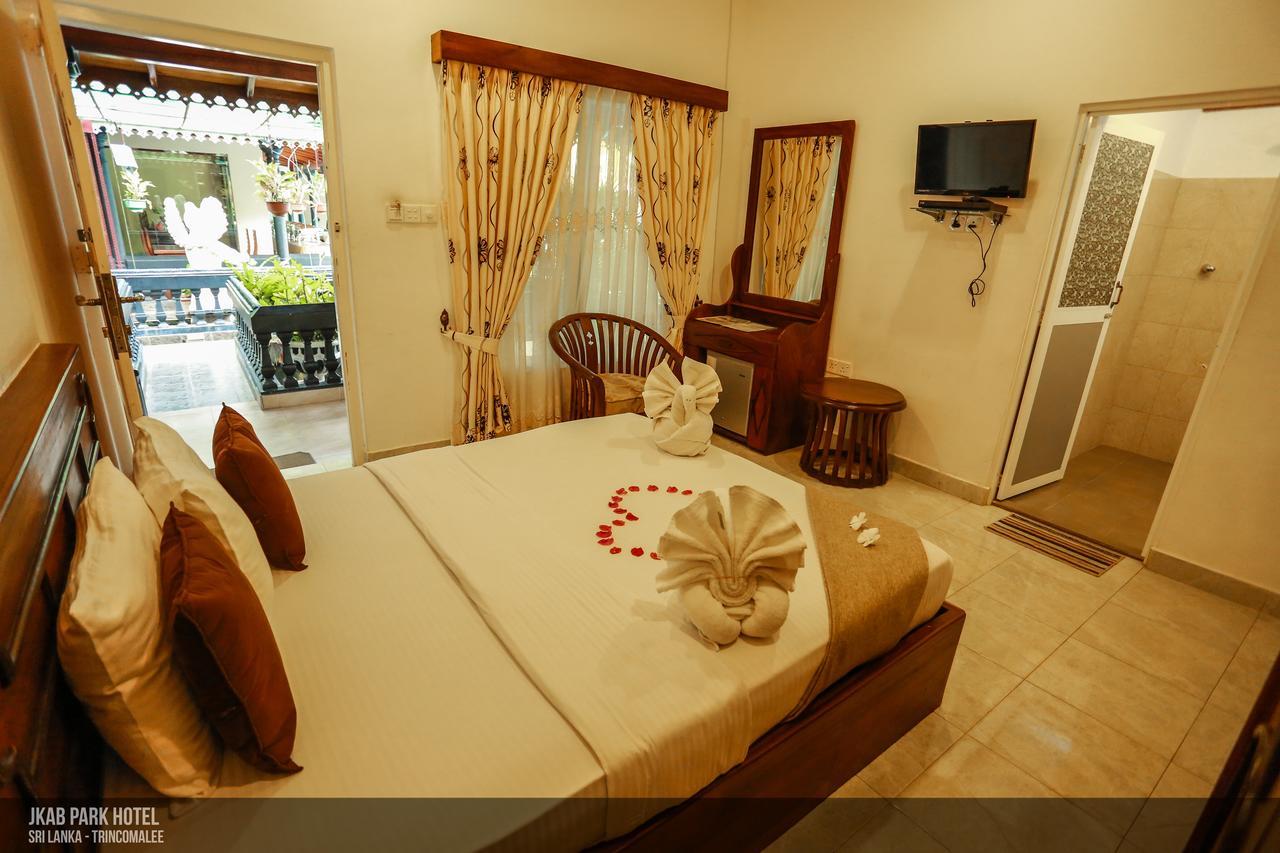 טרינקומאלה Jkab Park Hotel מראה חיצוני תמונה