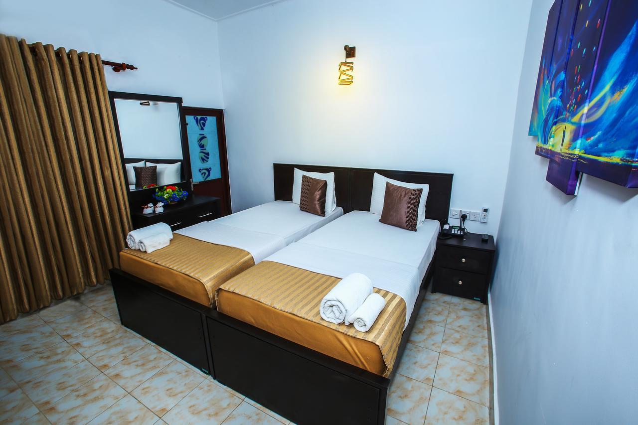 טרינקומאלה Jkab Park Hotel מראה חיצוני תמונה