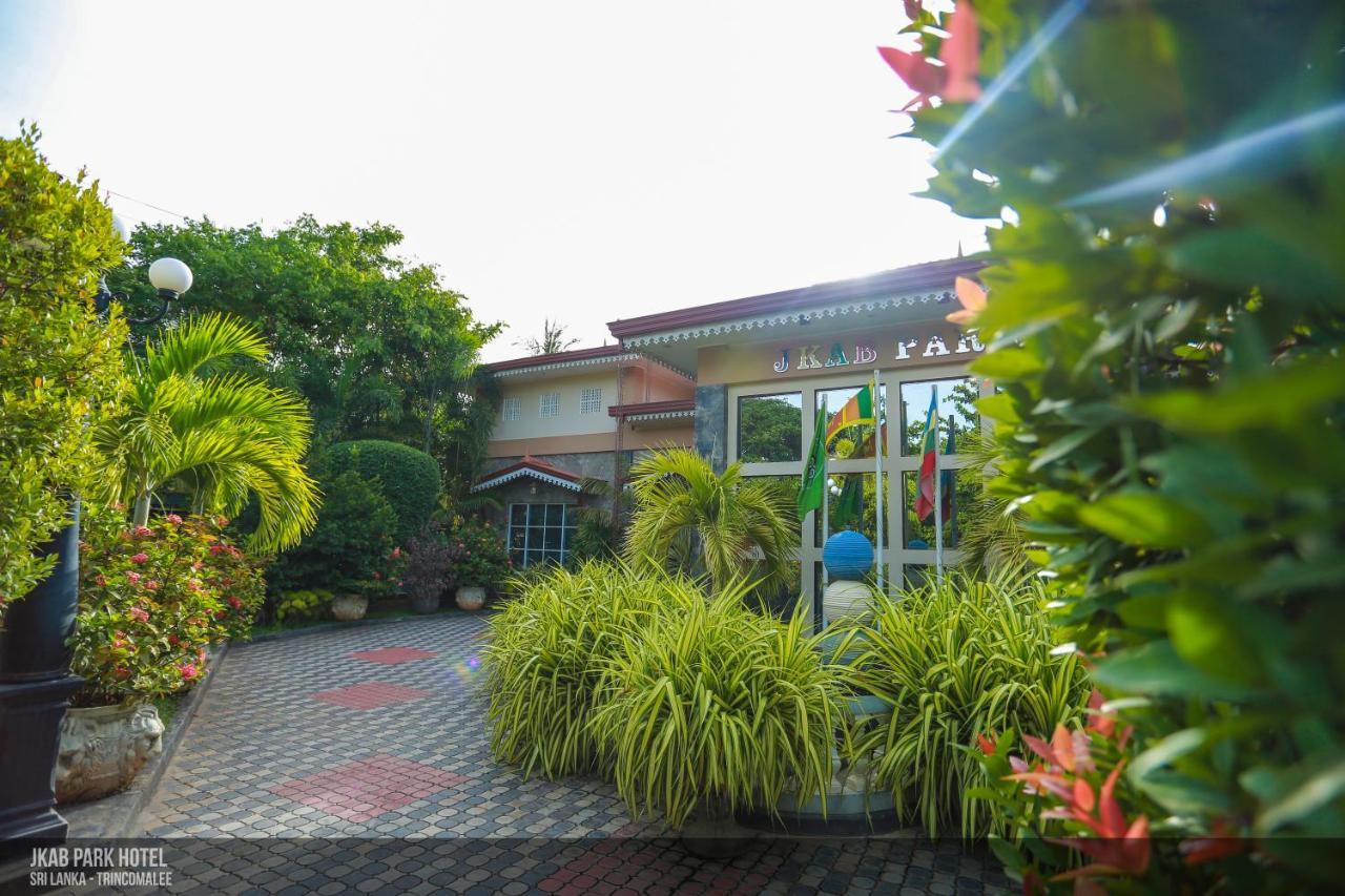 טרינקומאלה Jkab Park Hotel מראה חיצוני תמונה